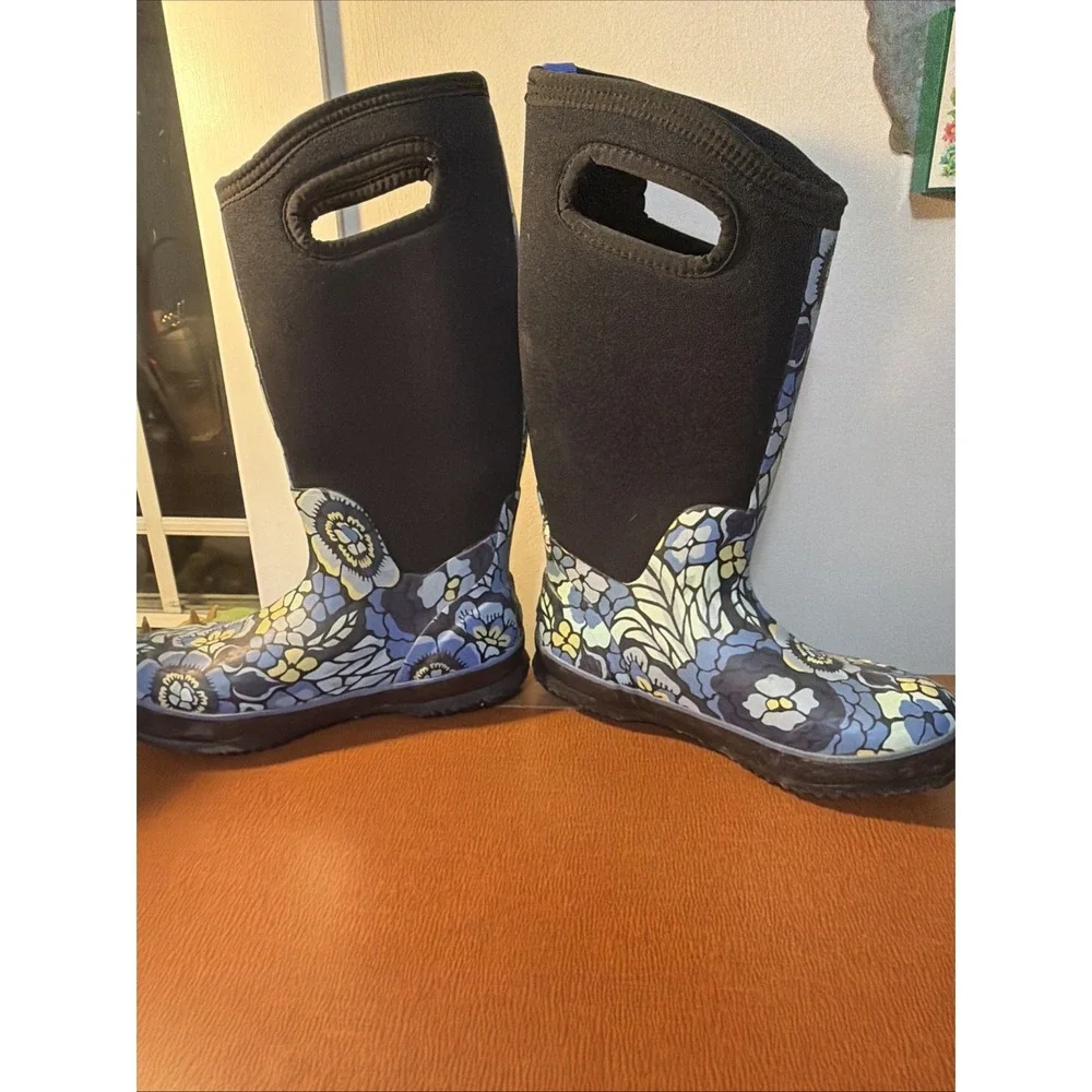 Bogs Women's Classic High Paisley Insulated Waterproof Boot Size 6